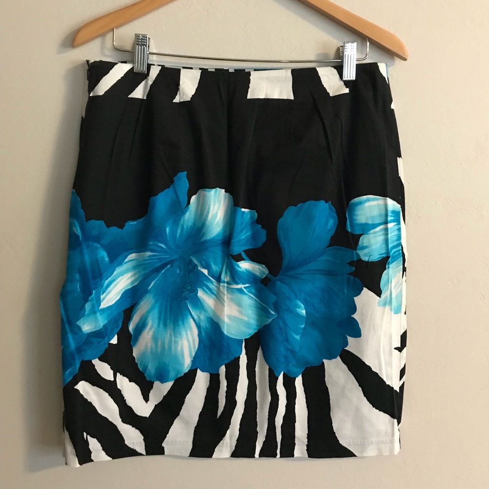 Patterned skirt - Picture 3 of 5